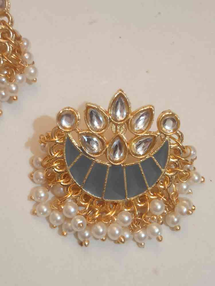 CHAANDANI GREY STUDS