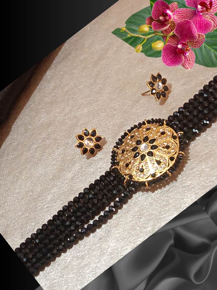 CHHAAYAA BLACK JEWELLERY SET