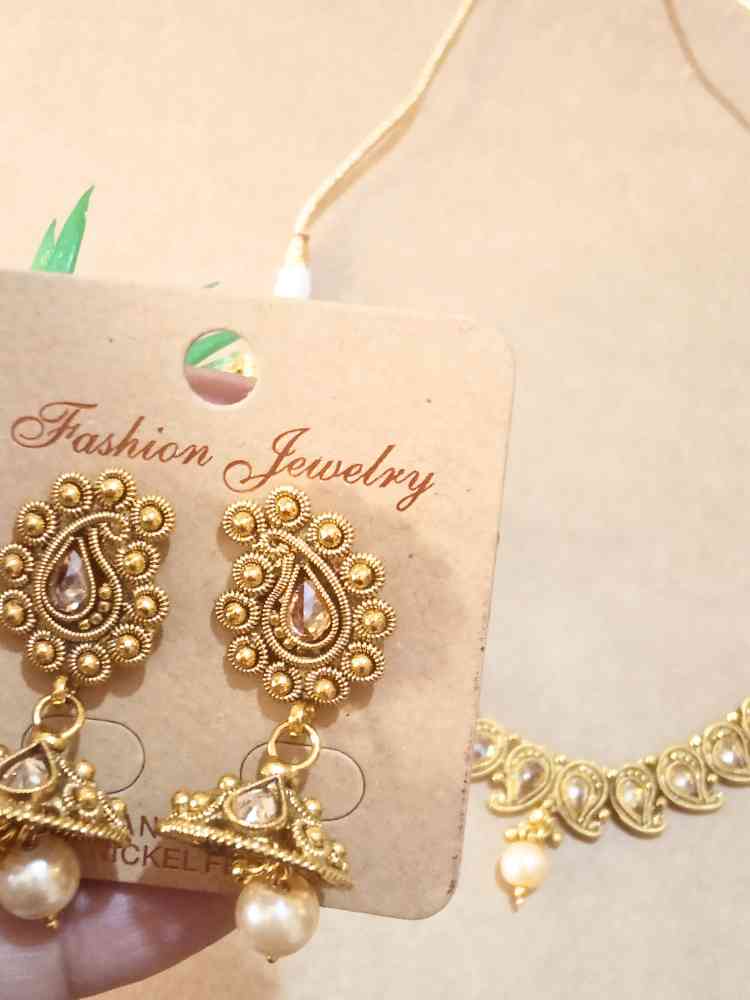 FARIDAA GOLDEN JEWELLERY SET