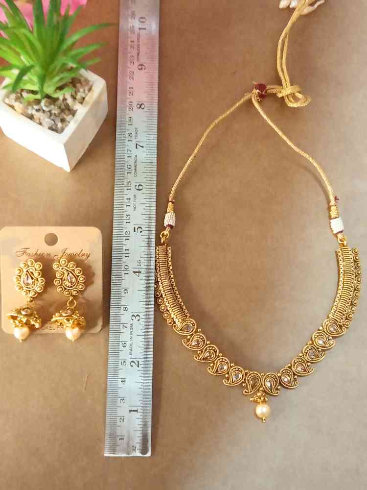 FARIDAA GOLDEN JEWELLERY SET