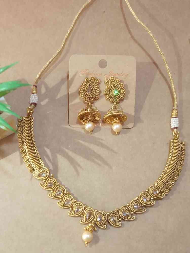 FARIDAA GOLDEN JEWELLERY SET - Main Image