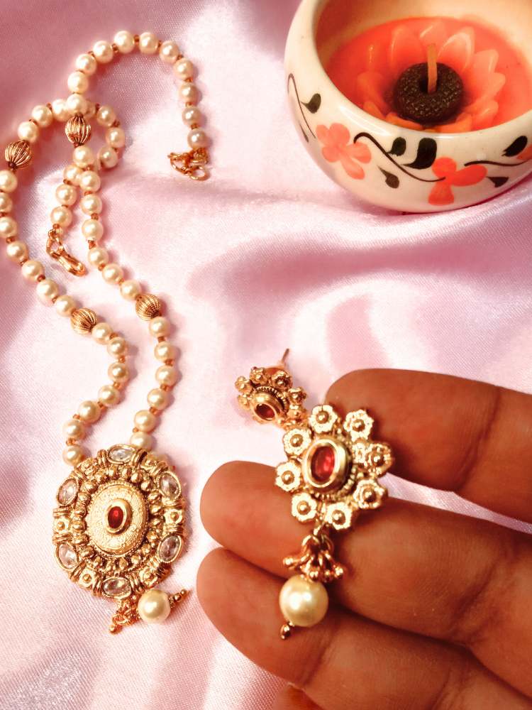 GARIMAA IVORY-RUBY JEWELLERY SET