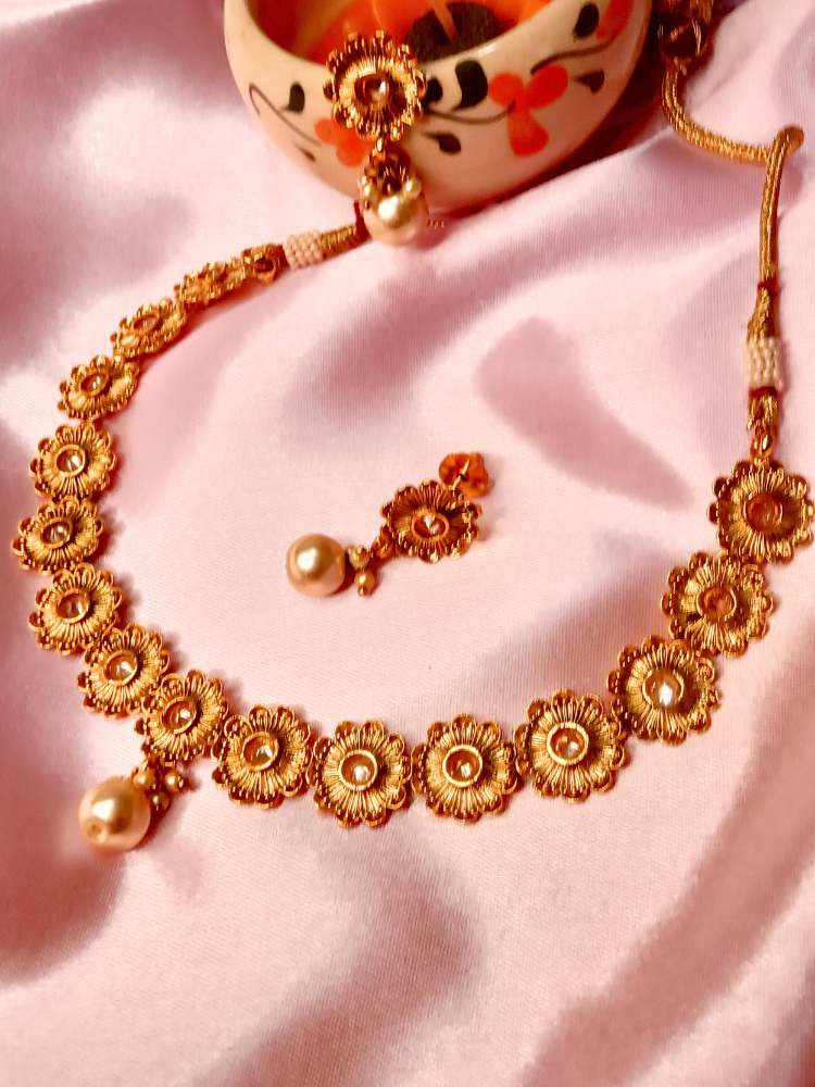 RAAVI GOLDEN JEWELLERY SET