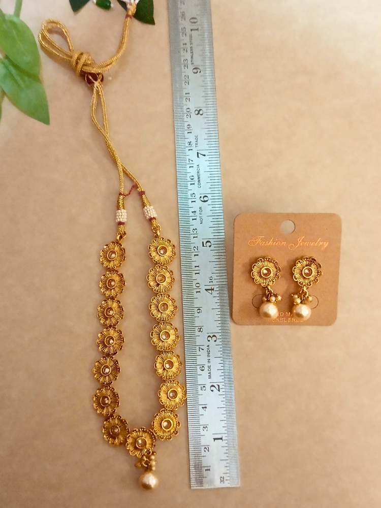 RAAVI GOLDEN JEWELLERY SET