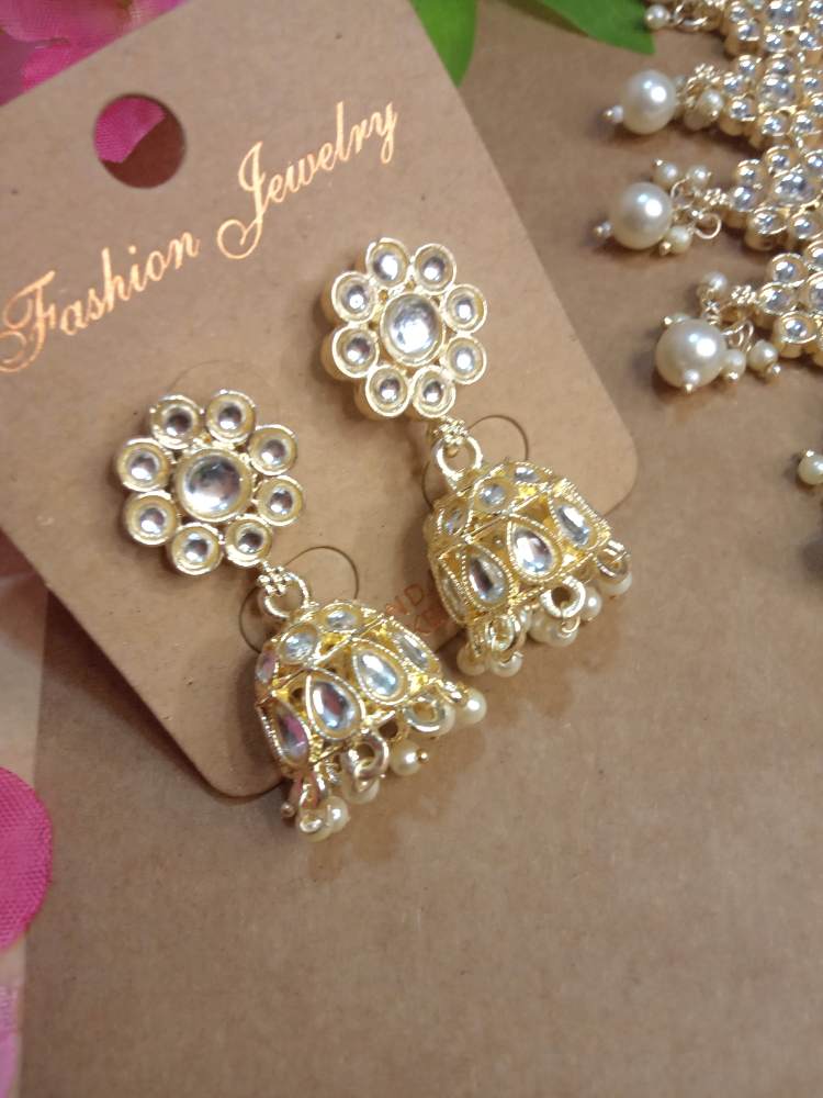 DARSHANAA IVORY JEWELLERY SET