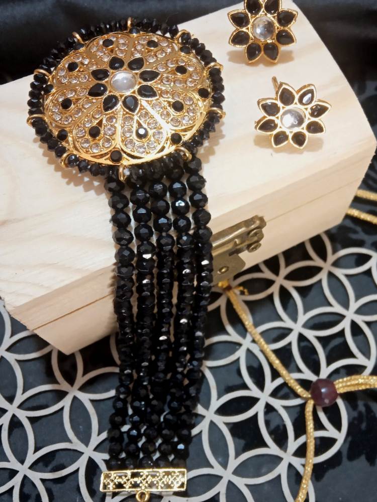 CHHAAYAA BLACK JEWELLERY SET