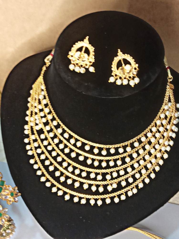 GRISHMA GOLDEN JEWELLERY SET