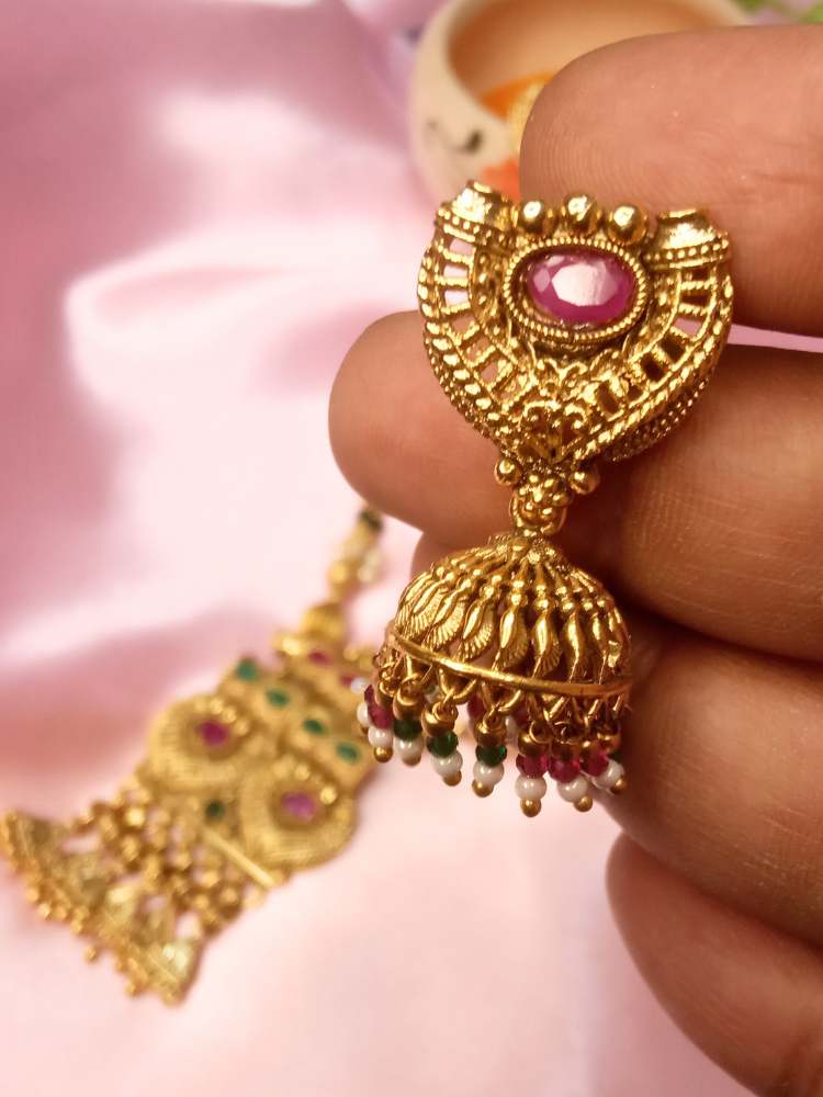 PRIYA GOLDEN JEWELLERY SET