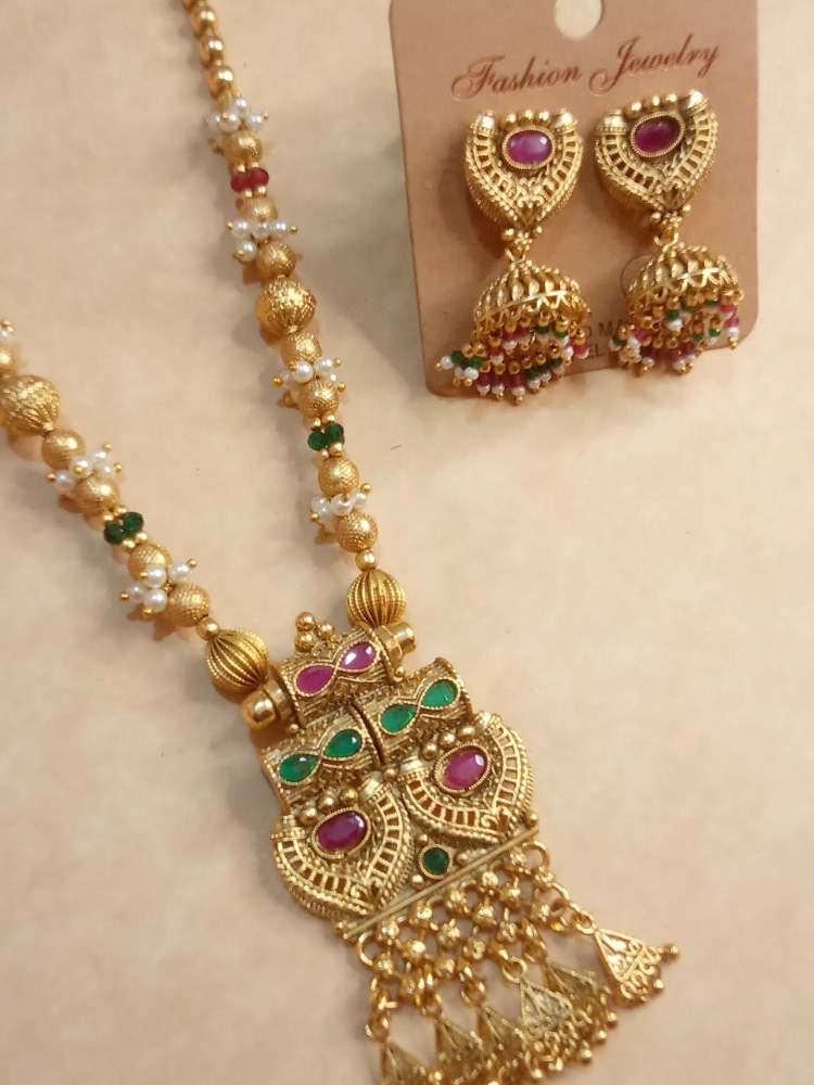 PRIYA GOLDEN JEWELLERY SET
