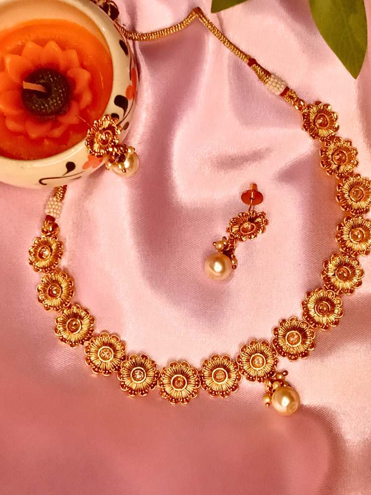 RAAVI GOLDEN JEWELLERY SET