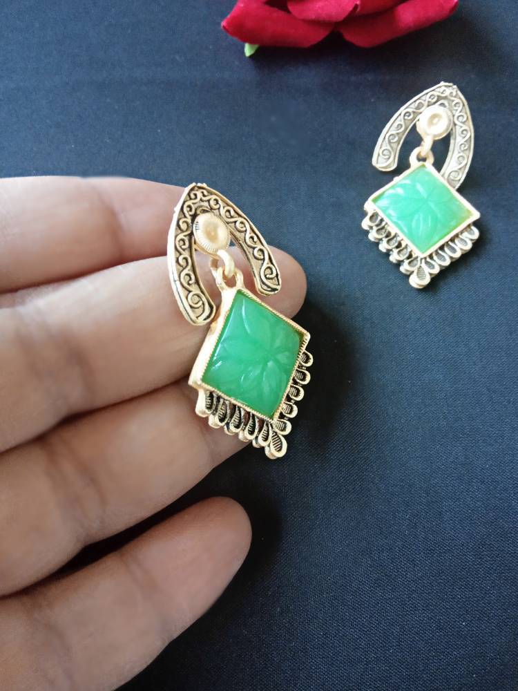 NAVEENA GREEN STUDS